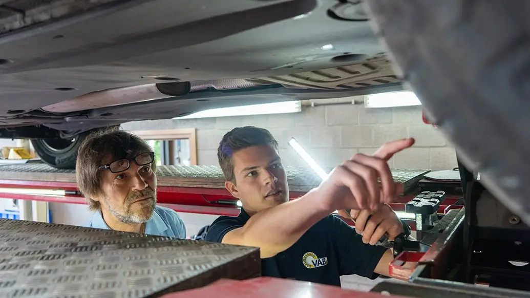 Wagen nakijken bij VAB