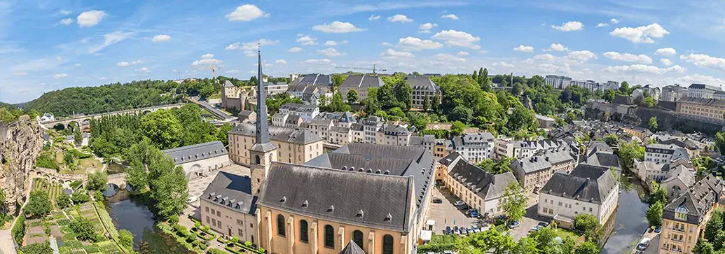 luchtfoto van een dorpje in Luxemburg